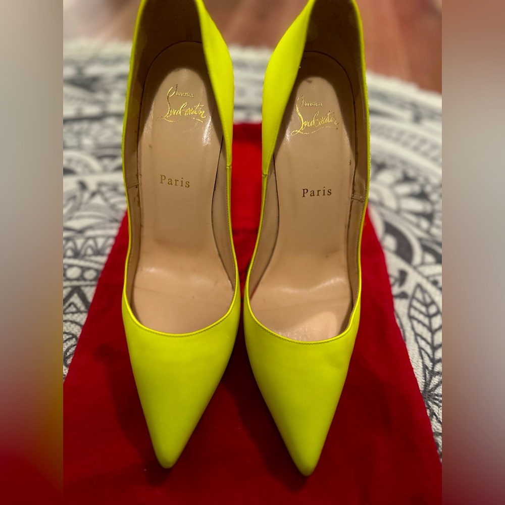 So Kate 120 Neon Patent
Leather white heel